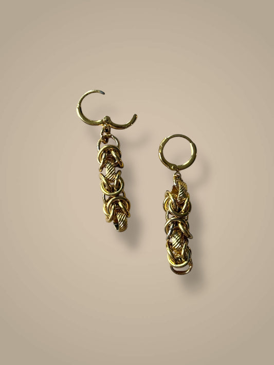 Twist Link Hoops